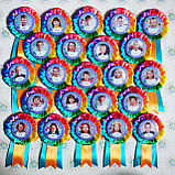 Значок с оригинальной розеткой Незабудка райдужна, фото 3