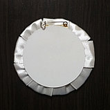 Значок с оригинальной розеткой Незабудка бело-золотая, фото 3