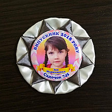 Значок с оригинальной розеткой Незабудка молочно-шоколадная