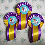 Значок Выпускник с розеткой и хвостиком фиолетово-жёлтой, фото 2