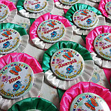 Значок с оригинальной розеткой Незабудка с хвостиками Розово-молочные, фото 2