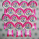 Значок с оригинальной розеткой Незабудка с хвостиками Розово-молочные, фото 3