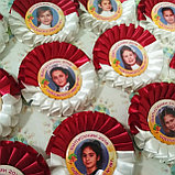 Значок на выпускной или 1 сентября с розеткой Бордово-белой, фото 2