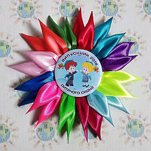 Значок Выпускник с розеткой Радуга