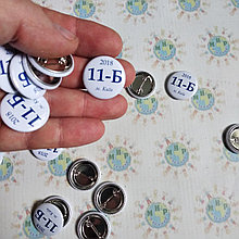 Маленькие значки для выпускников средней школы