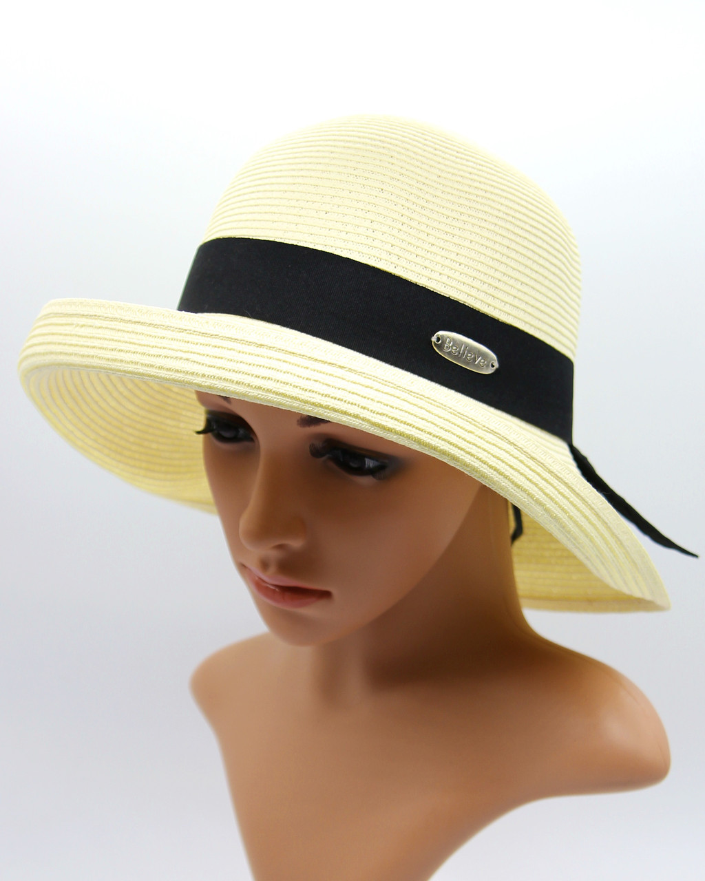 Женская летняя шляпа с полями и черной лентой. - фото 1 - id-p9526744