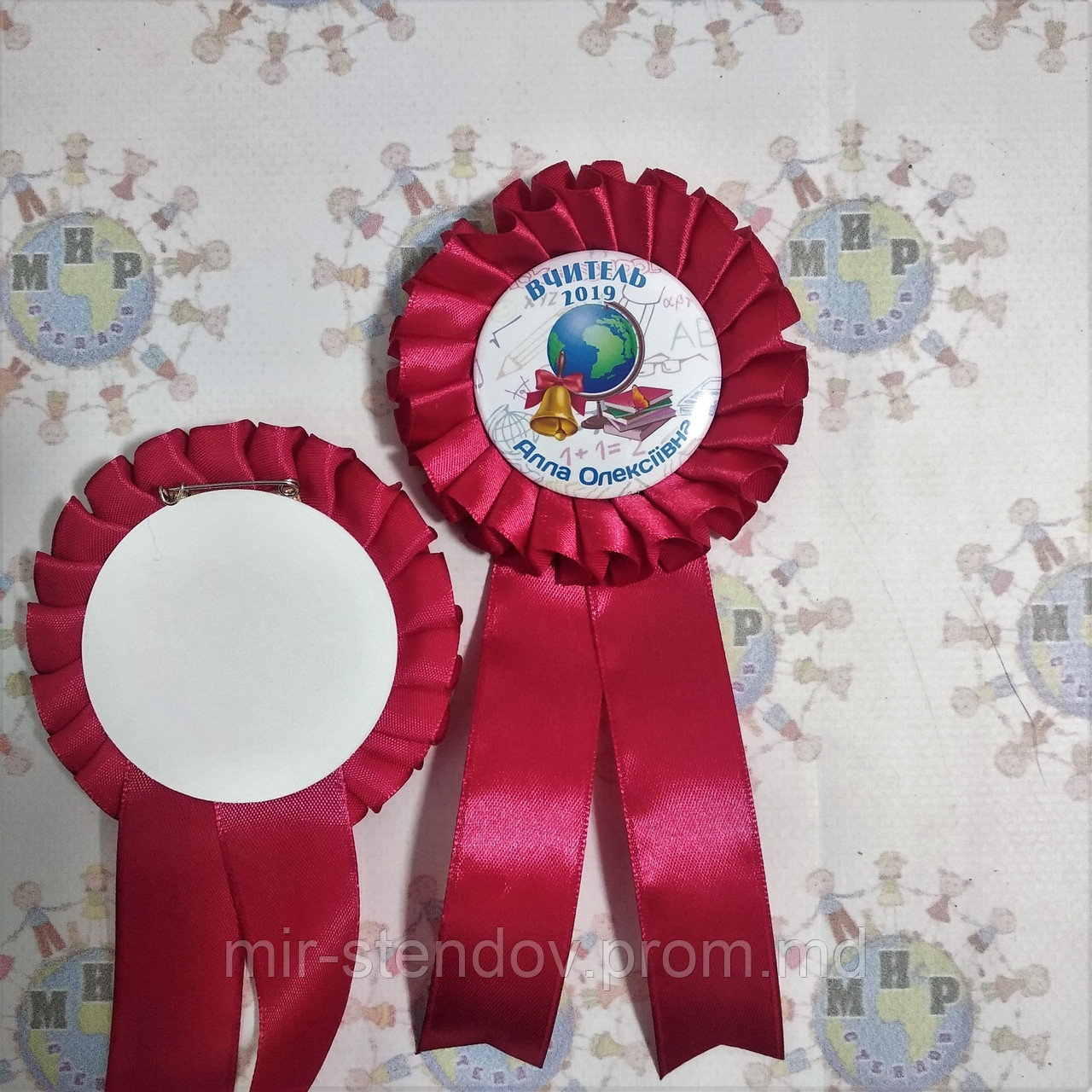 Значок Выпускник с розеткой и ленточками, фото 1