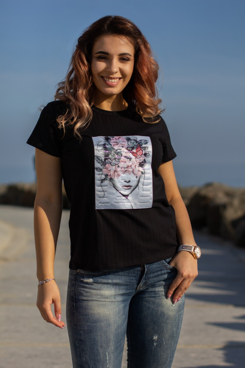 Женская летняя футболка с интересной аппликацией спереди - фото 1 - id-p9666721