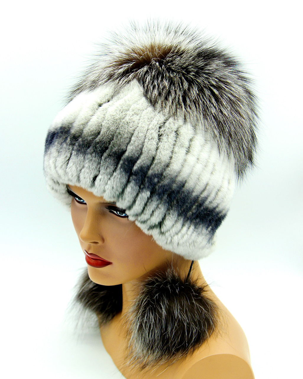 Меховая шапка женская на вязаной основе из чернобурки и Rex Rabbit "БонПомПон" - фото 1 - id-p9820462