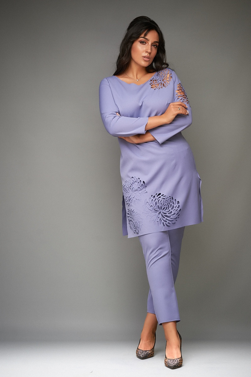 Оригинальный женский брючный костюм с туникой удлиненной с вырезанными цветами, батал большой размер - фото 1 - id-p9896976