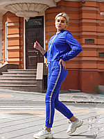 Женский спортивный молодежный костюм: укороченный батник топ с капюшоном с лампасом и штаны