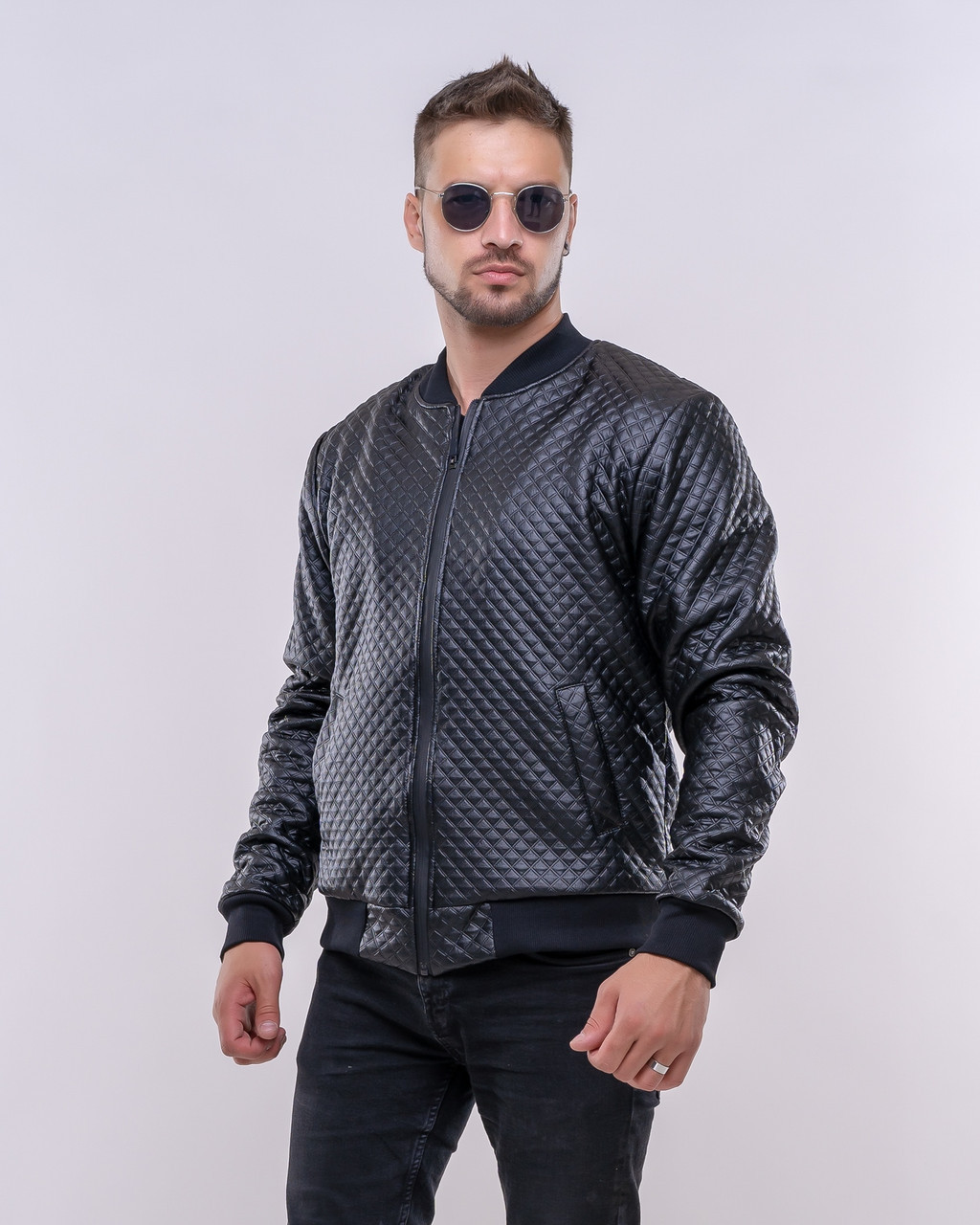 Стильная молодежная мужская куртка бомбер из хорошей тисненной искусственной кожи - фото 1 - id-p9935609
