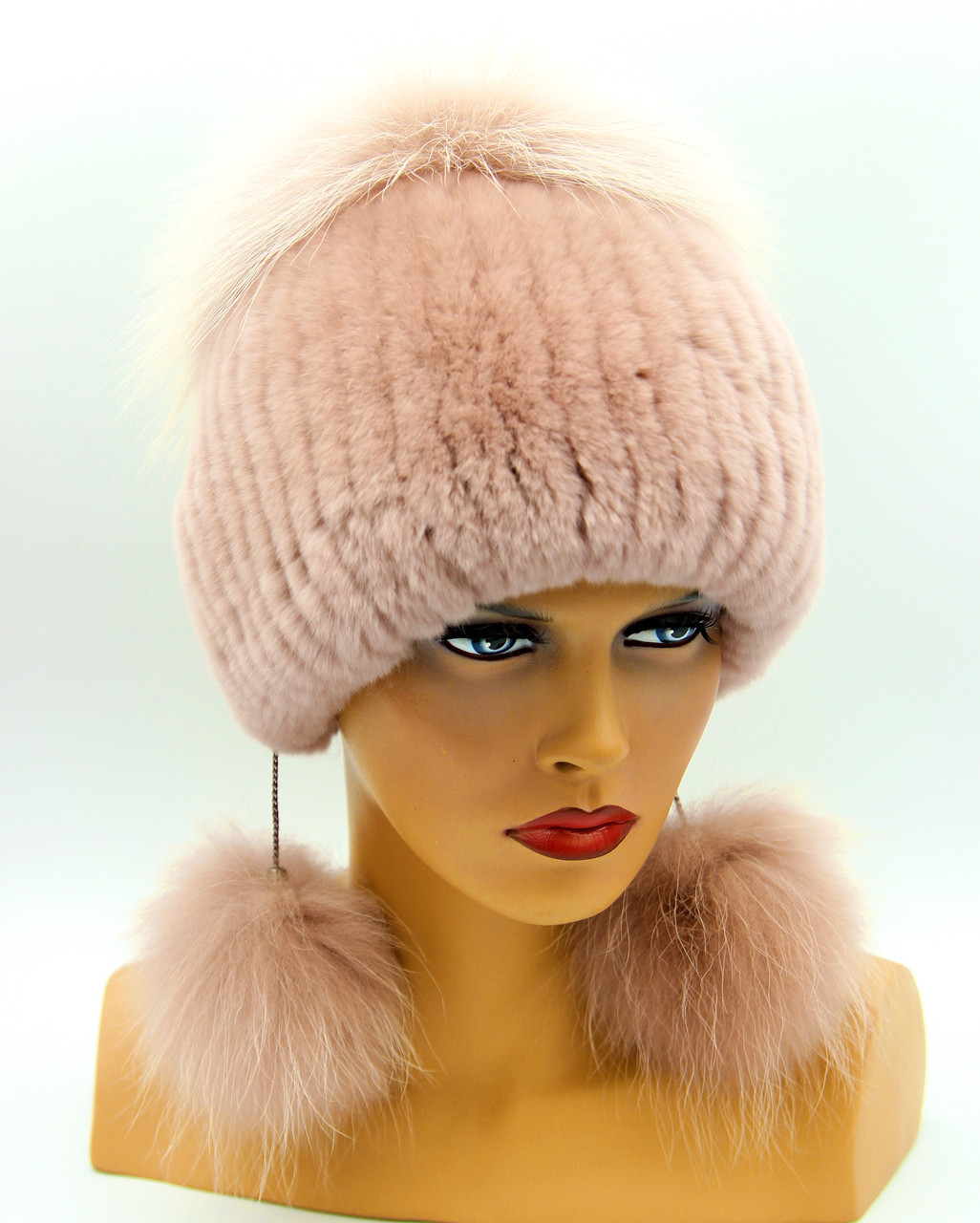 Женская зимняя меховая шапка на вязаной основе из чернобурки и Rex Rabbit "БонПомПон" (пудра) - фото 1 - id-p9936217