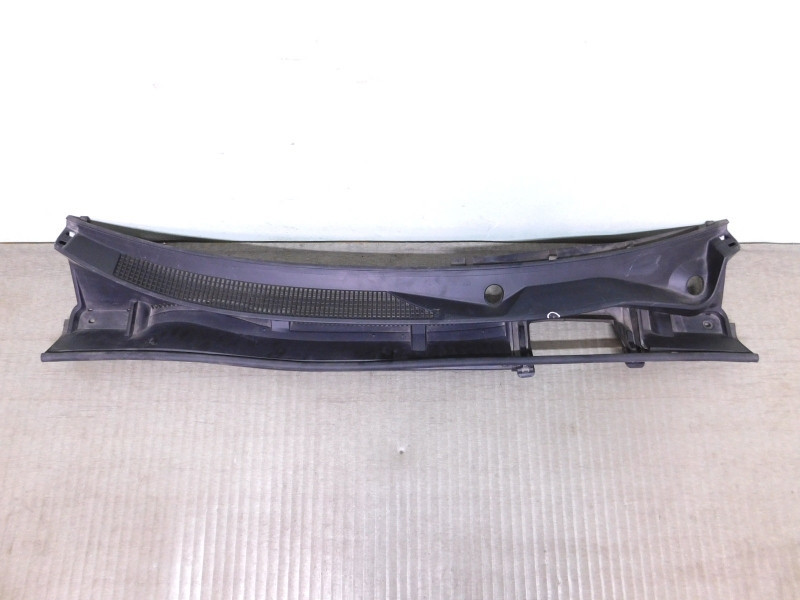 Решетка стеклоочистителя Toyota RAV 4 2013 - фото 1 - id-p9948295