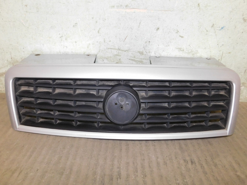 Решетка радиатора Fiat Doblo 2005-2015 - фото 1 - id-p9948837