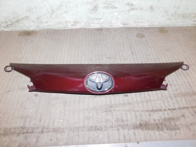 Накладка двери багажника Toyota Rav 4 2013> - фото 1 - id-p9948924