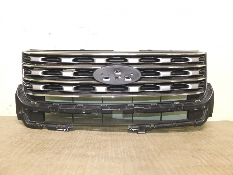 Решетка радиатора Ford America Explorer 2015 - фото 1 - id-p9949039