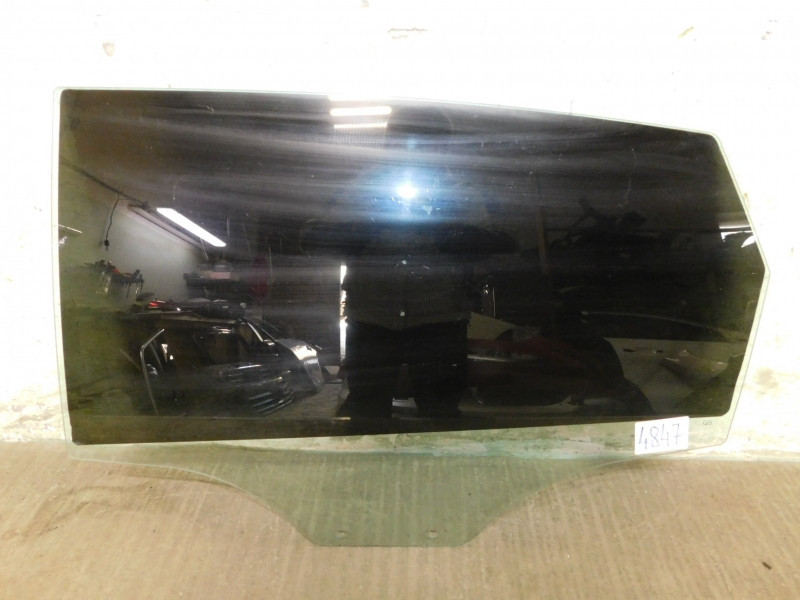 Стекло задней левой двери Hyundai Solaris 2010 - фото 1 - id-p9949089