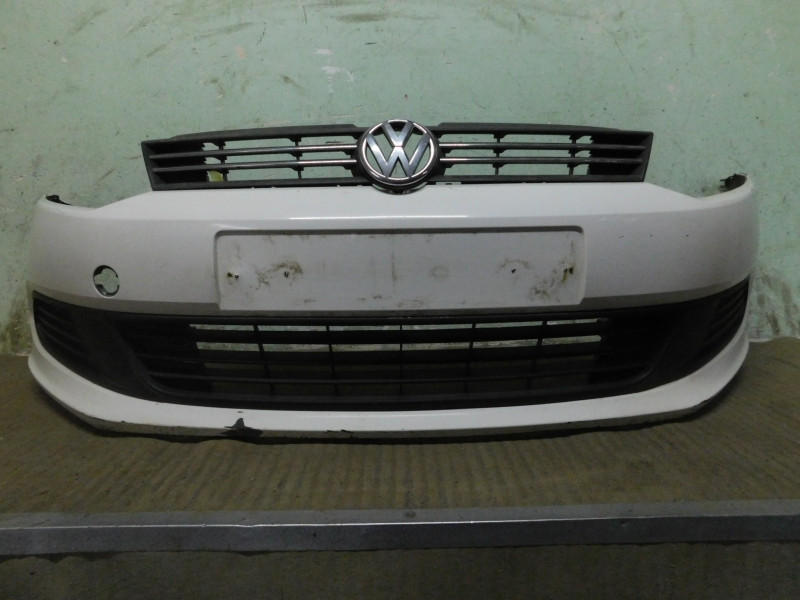 Бампер передний VW Polo Sed 2011 - фото 1 - id-p9949350