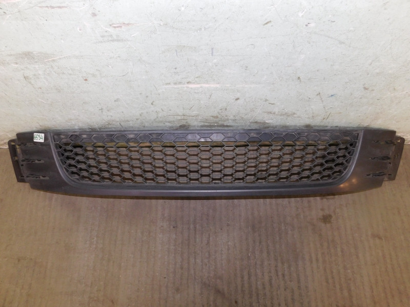 Решётка радиатора Volkswagen Golf 6 2009-2013 - фото 1 - id-p9949876