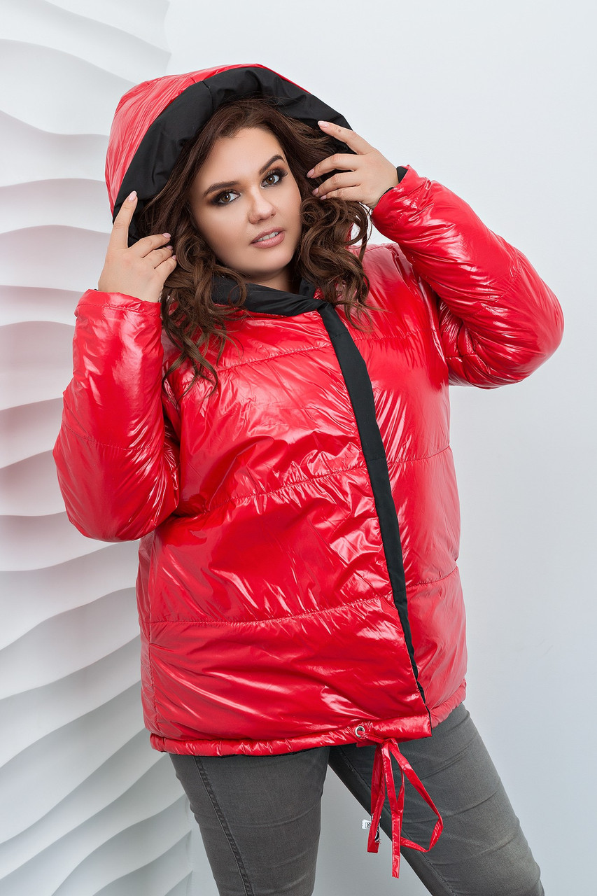 Стильная молодежная осенне-зимняя лаковая куртка двухсторонняя с капюшоном, норма и батал большие размеры - фото 1 - id-p10096141