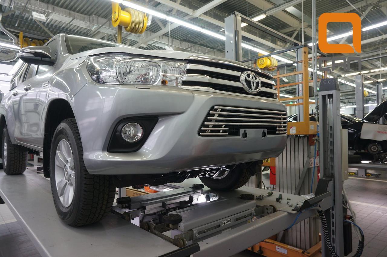 Решетка радиатора Toyota Hilux (2015- ) d16 - фото 1 - id-p10096896