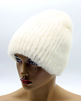 Норковая женская меховая шапка на вязаной основе "Бини" (белая).
