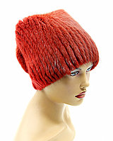 Женская меховая шапка из ондатры "Буратино", красная.