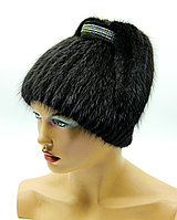 Меховая женская шапка из ондатры "Перо", черная.