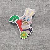 Магнитный стенд для крепления рисунка Зайка с морковкой, фото 3