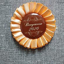 Значок Выпускник с розеткой Персиковая