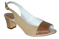 Босоножки кожаные на каблуке