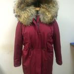 Зимняя куртка-парка цвета бордо с красивой опушкой из енота "Megan 2", длина 100см , размер 54