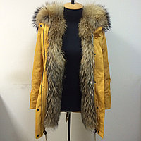Зимняя куртка-парка цвета охра с красивой опушкой из енота "Sydney" в наличии и под заказ