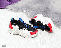 Белые женские кроссовки с красными и синими вставками 38 р-р