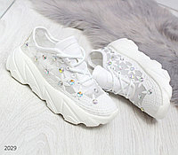 Летние белые женские кроссовки с декором