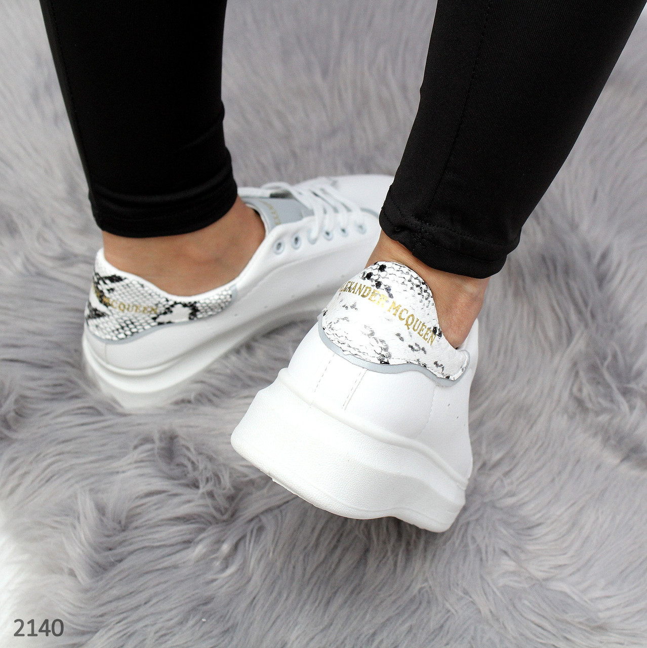 Белые женские кроссовки со светоотражающими вставками - фото 1 - id-p10136248