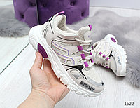 Женские кроссовки с фиолетовыми вставками 36 р-р