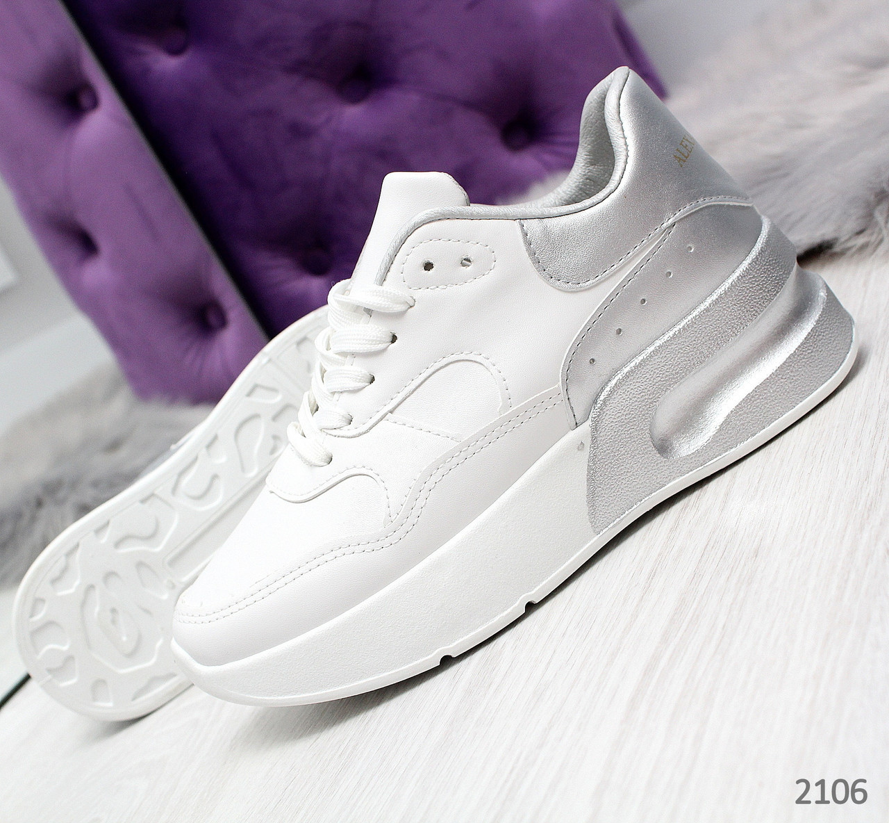 Белые городские кроссовки с серебристой вставкой - фото 1 - id-p10137280