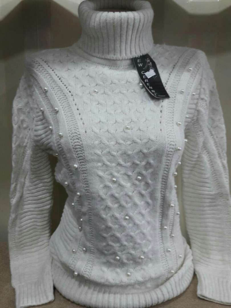 Женский теплый свитер вязаный с бусинами под горло ст 2018 с.т. - фото 1 - id-p10138161