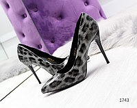 Стильные женские туфли на шпильке серый леопард