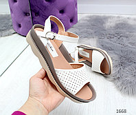 Женские белые босоножки перфорация 39 р-р