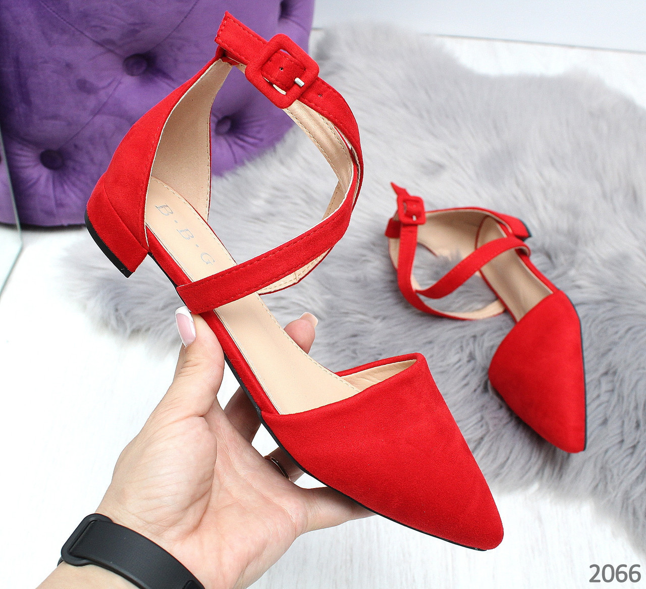 Женские красные замшевые туфли на низком каблуке - фото 1 - id-p10141574