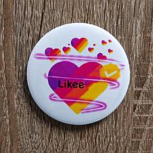 Значок металлический Likee. Полет сердечек