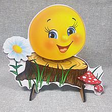 Колобок на пенёчке. Напольная декорация