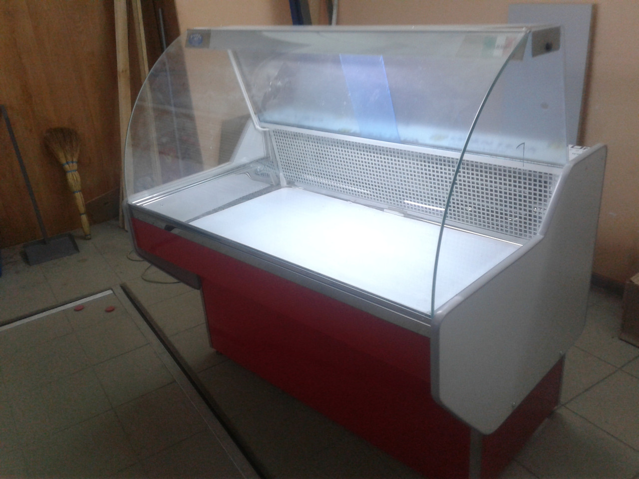 Холодильная витрина Garda 1.0 Freddo (без бокса, гнутое стекло) - фото 1 - id-p10185707