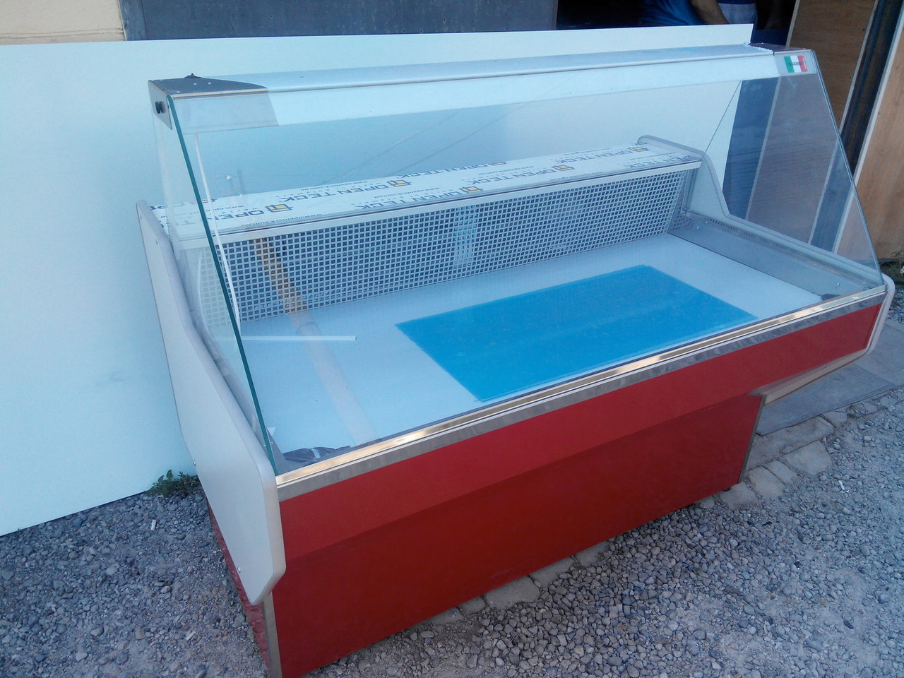 Универсальная витрина Maggiore 1.0 Freddo (холодильная) прямое стекло - фото 1 - id-p10187830