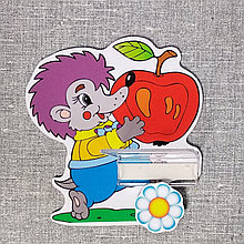 Стенд для рисунка и поделки с полочкой и магнитом Ёжик с яблоком