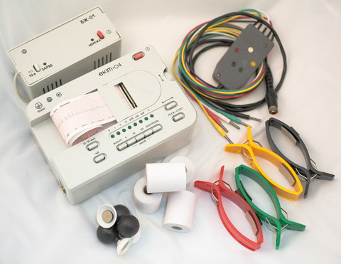 Портативный электрокардиограф с автономным питанием и термопринтером ЭК1Т-04 - фото 1 - id-p10271352