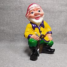 Садовая фигурка Гном с лопатой